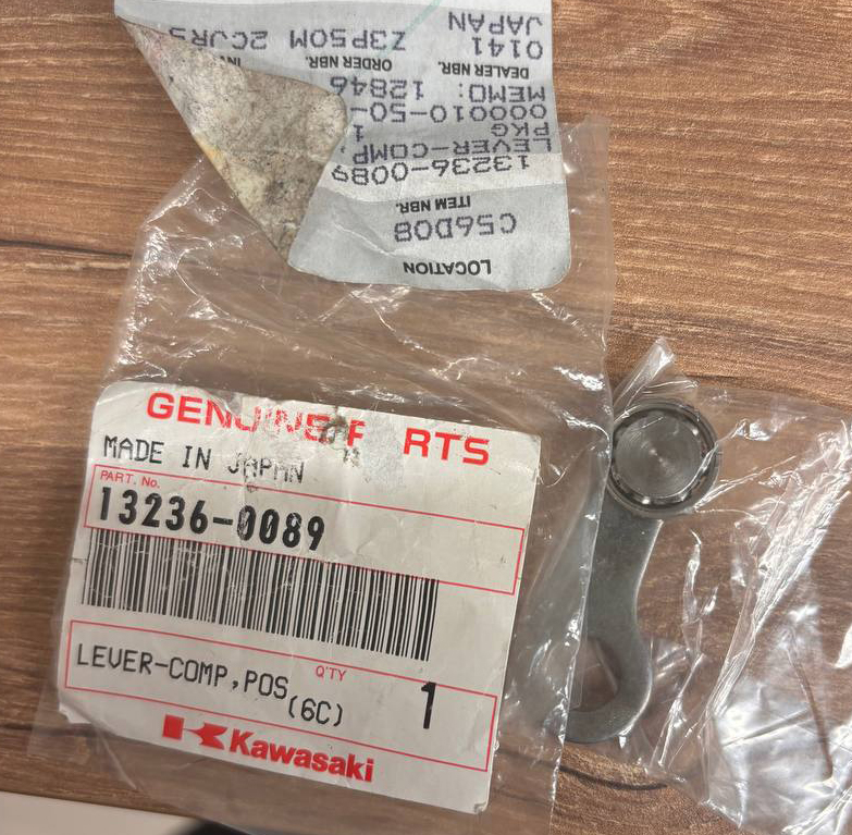 картинка Деталь Kawasaki LEVER-COMP (13236-0089) от мотомагазина Белбайк
